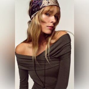 🌹ZARA Off-Shoulder Olive Green Blouse